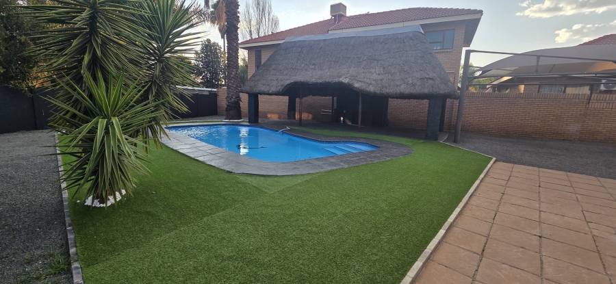 5 Bedroom Property for Sale in Roylglen Gardens Northern Cape